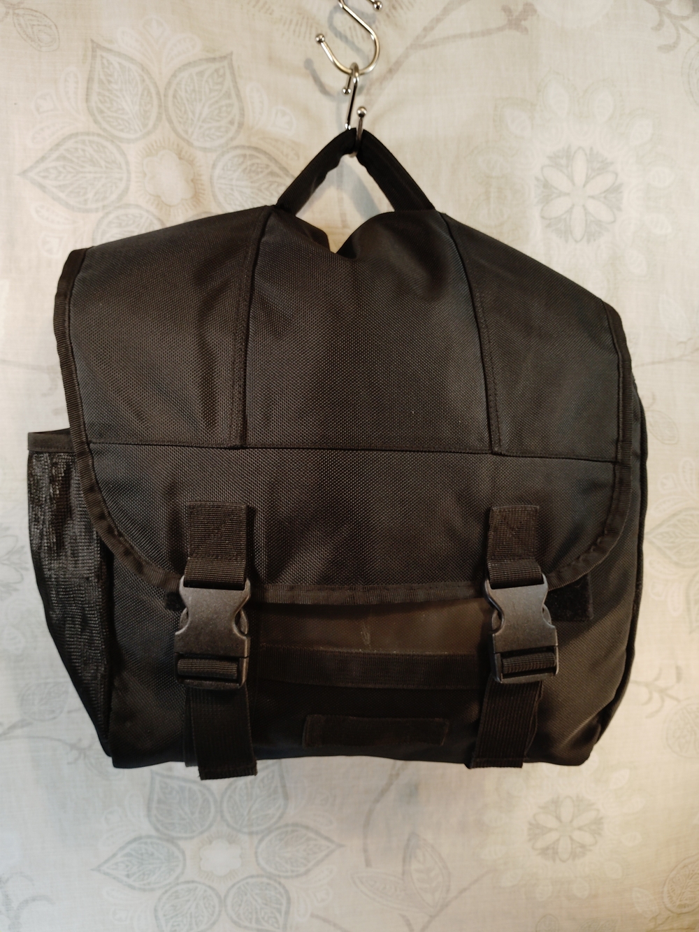GAP  Large Black Nylon Messenger/ Laptop Bag - Picture 2 of 10
